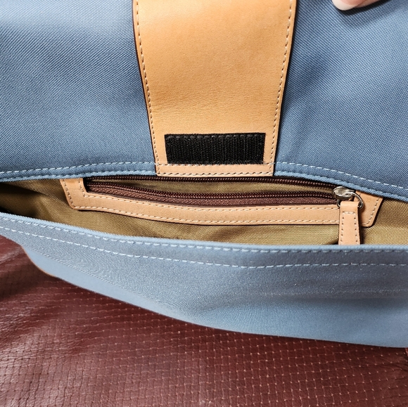 Authentic Leather Coach Messenger/Laptop Bag, Great Condition - Picture 3 of 11